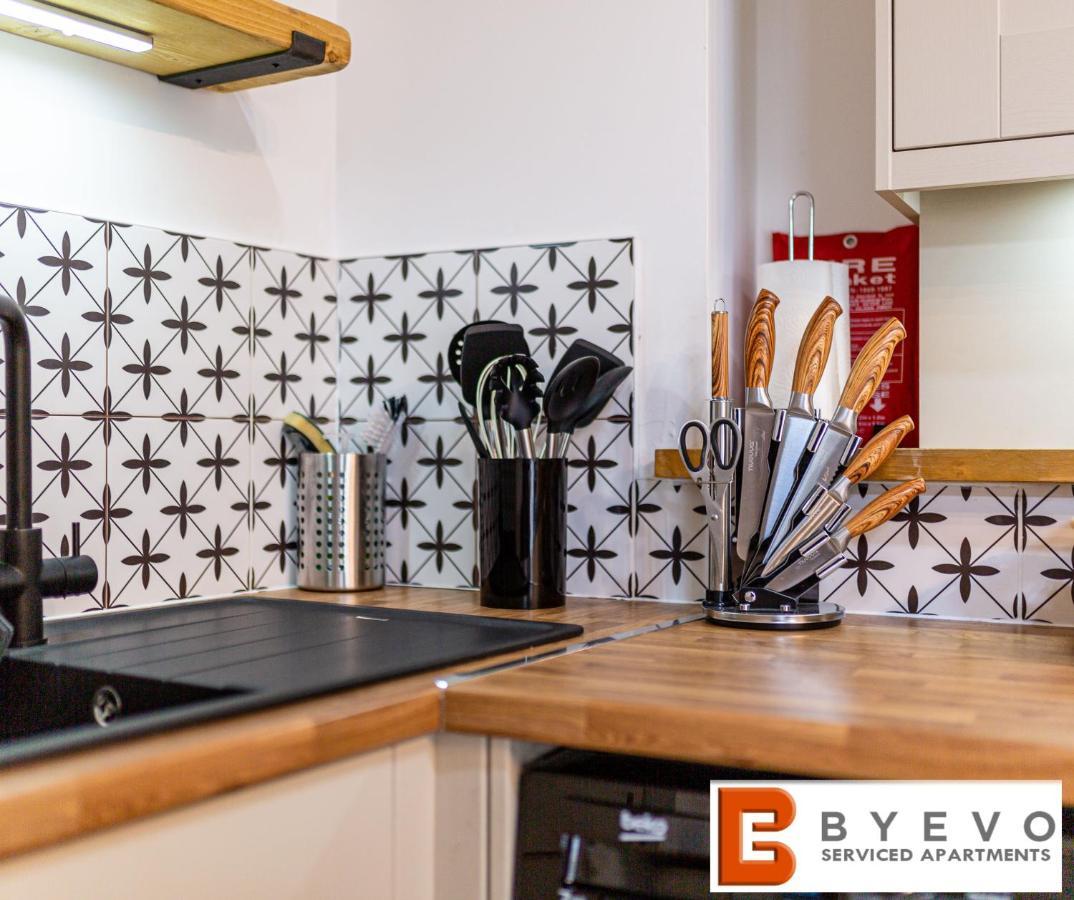Byevo Oswestry Barn - Quirky Romantic Retreat Or Cosy Contractor Base Экстерьер фото