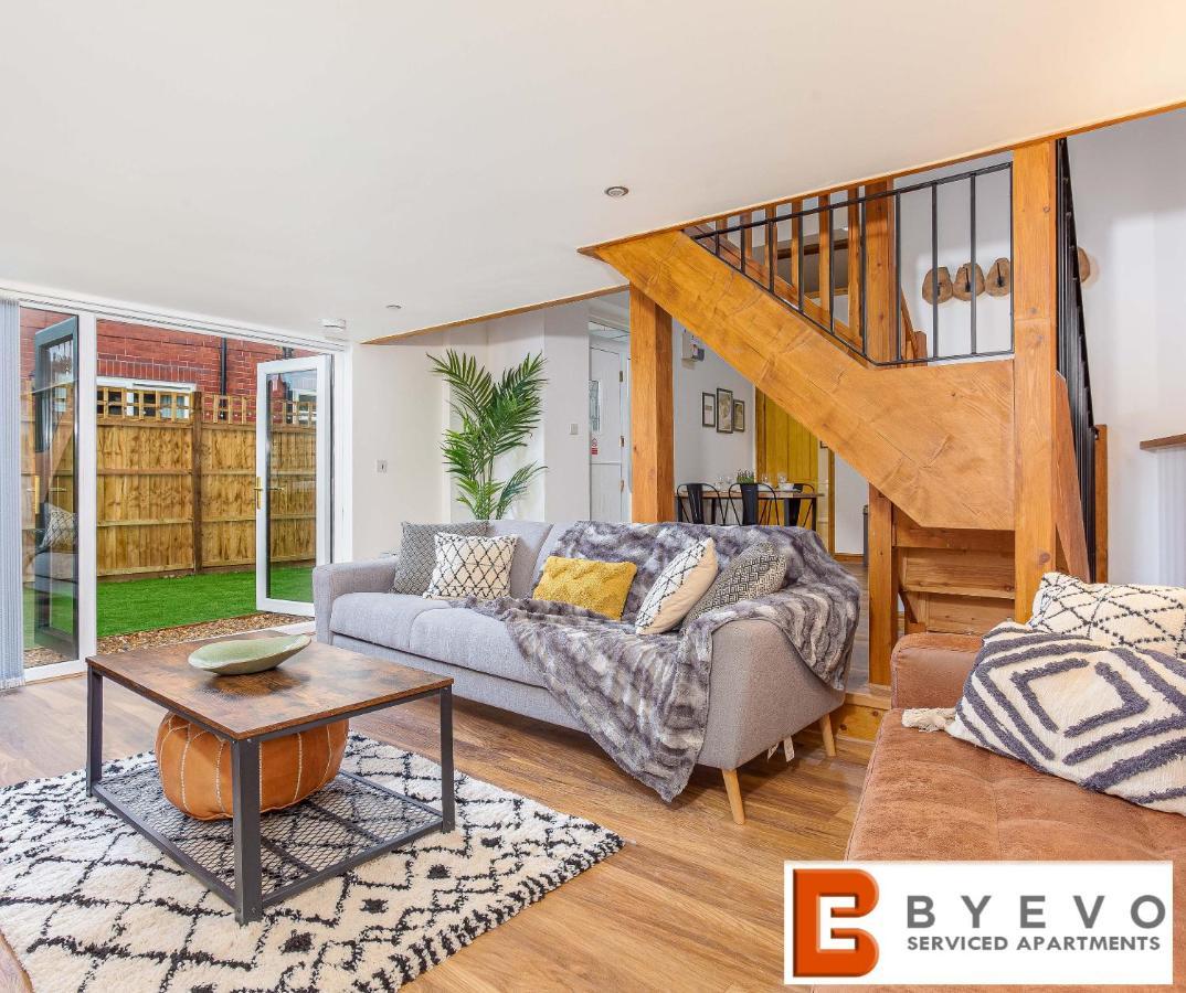 Byevo Oswestry Barn - Quirky Romantic Retreat Or Cosy Contractor Base Экстерьер фото